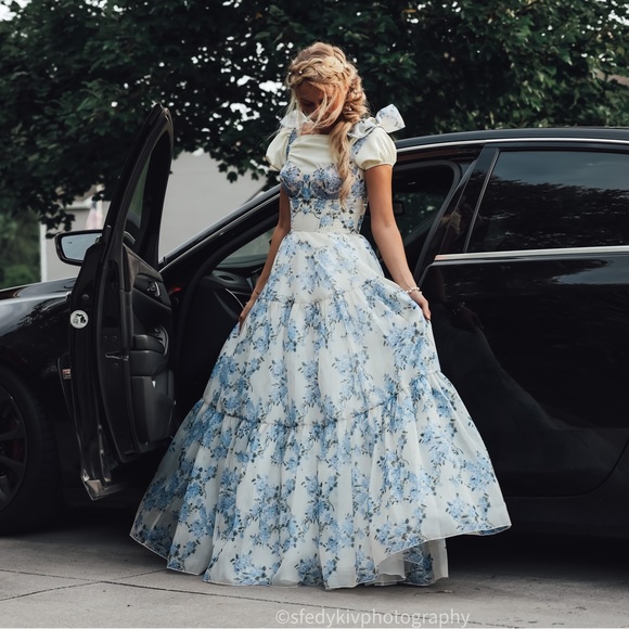 milla Dresses Hydrangea Tender Floral Maxi Tiestrap Dress Poshmark